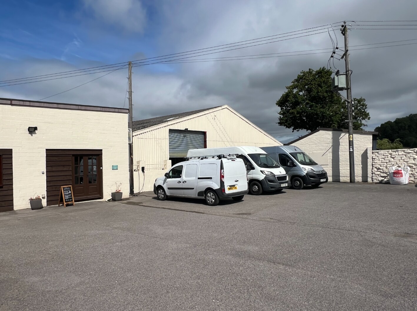 West Chiltington Ln, Billingshurst for sale Primary Photo- Image 1 of 1