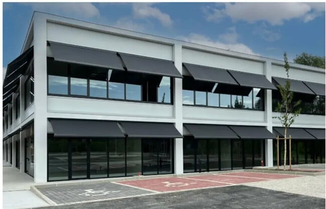 Location Local d'activités 1 093 m²