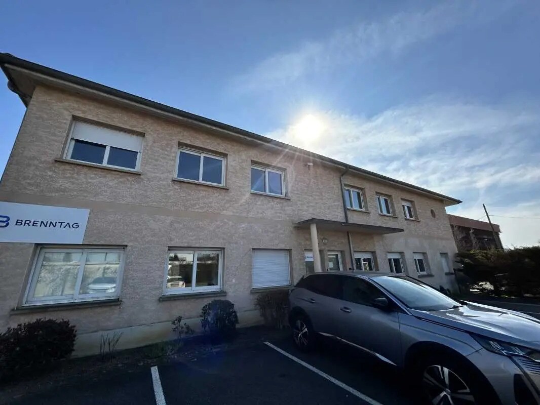 Office in Chassieu to rent Building Photo- Image 1 of 8