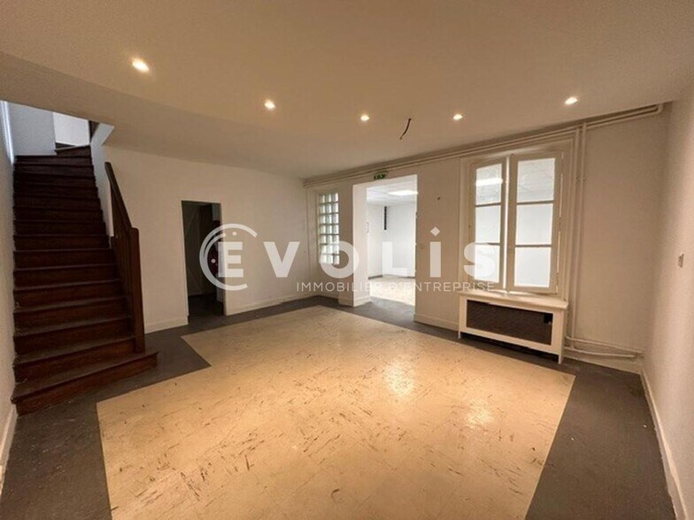 Light Industrial in Malakoff to rent - Interior Photo - Image 3 of 13