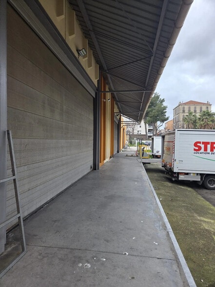 Office in Marseille for sale - Building Photo - Image 2 of 3