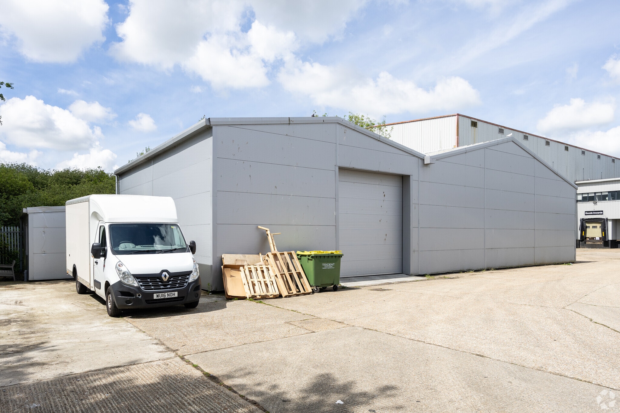 Henwood, Ashford to rent Building Photo- Image 1 of 4