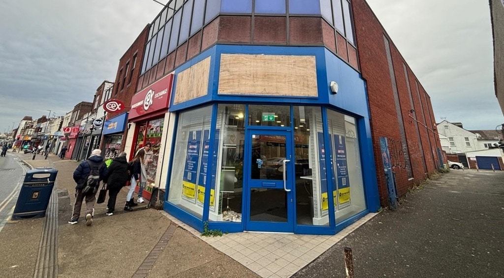 54 London Rd, Portsmouth to rent Building Photo- Image 1 of 12
