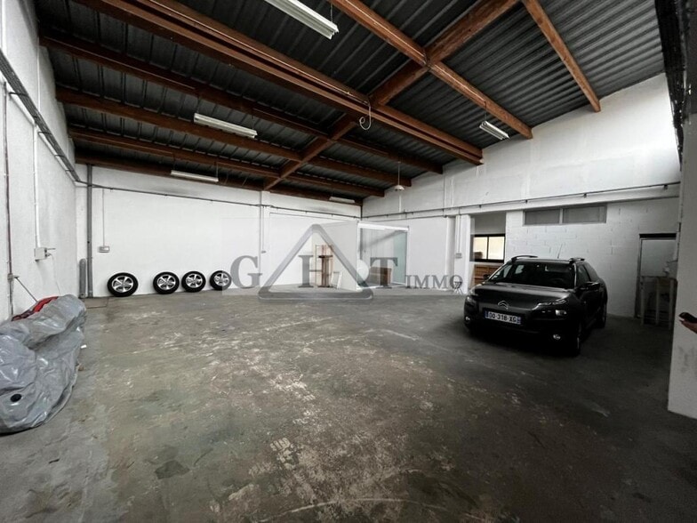 Industrial in Saint-Maur-des-Fossés to rent - Interior Photo - Image 1 of 3