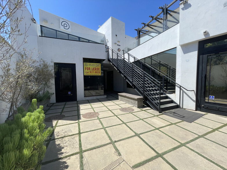 8445-8447 Melrose Ave, West Hollywood, CA for rent - Building Photo - Image 3 of 8