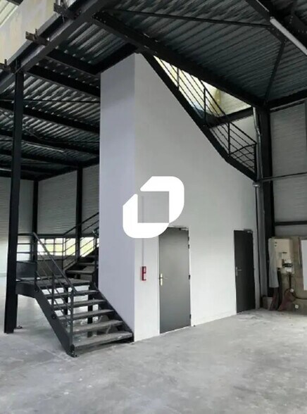 Industrial in Plaisir to rent - Interior Photo - Image 3 of 19