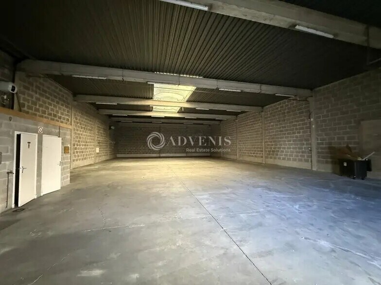 Light Industrial in Noisy-le-Grand to rent - Interior Photo - Image 2 of 7
