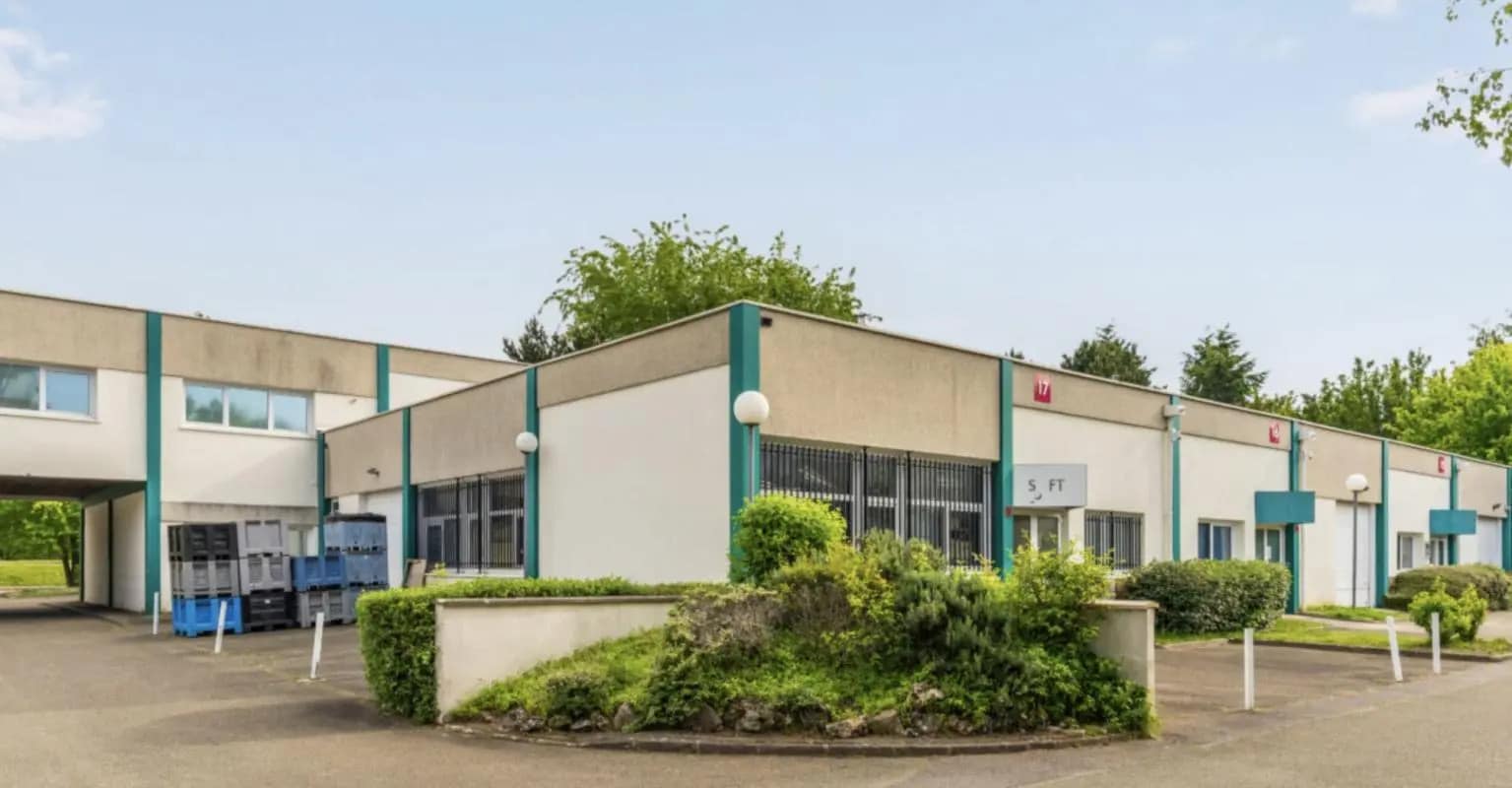 Office in Trappes to rent Building Photo- Image 1 of 7