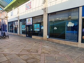 Gresley Row, Lichfield to rent Building Photo- Image 1 of 6