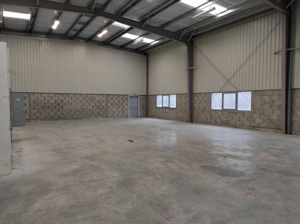 Light Industrial in Bourgoin-Jallieu to rent Interior Photo- Image 1 of 5