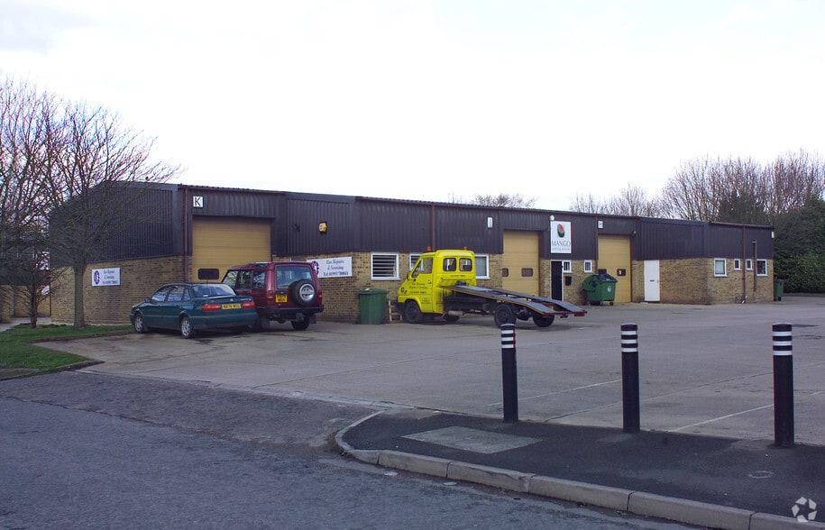 Newman Ct, Witney for sale - Primary Photo - Image 1 of 1