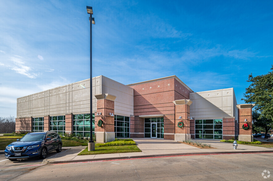 7501 Esters Blvd, Irving, TX for rent - Building Photo - Image 1 of 4