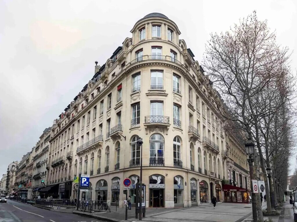 Location Bureaux 242 m² - Photo 1