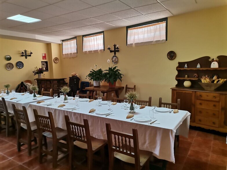 Retail in Guadalajara, Guadalajara to rent - Interior Photo - Image 2 of 3