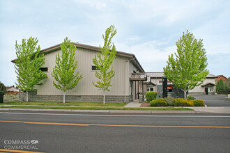 63004 NE 18th St, Bend, OR for rent Building Photo- Image 2 of 2