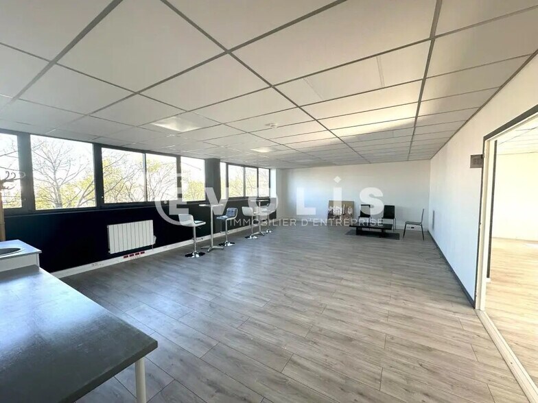 Office in Bordeaux to rent - Interior Photo - Image 2 of 5