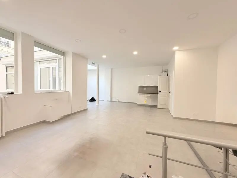 Location Bureaux 203 m² - Photo 1