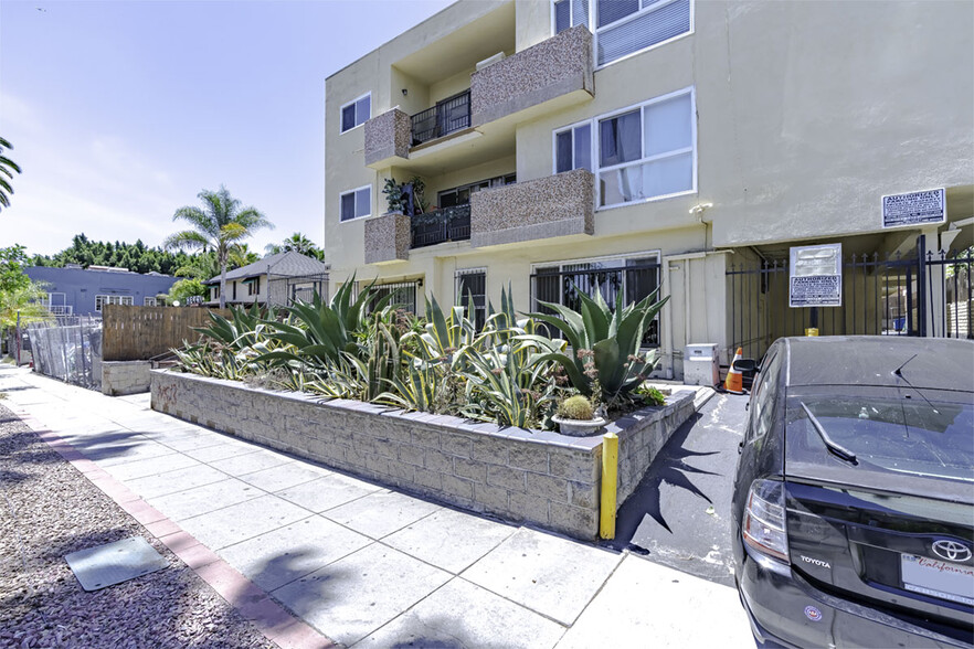 741 S Hobart Blvd, Los Angeles, CA for sale - Building Photo - Image 1 of 1