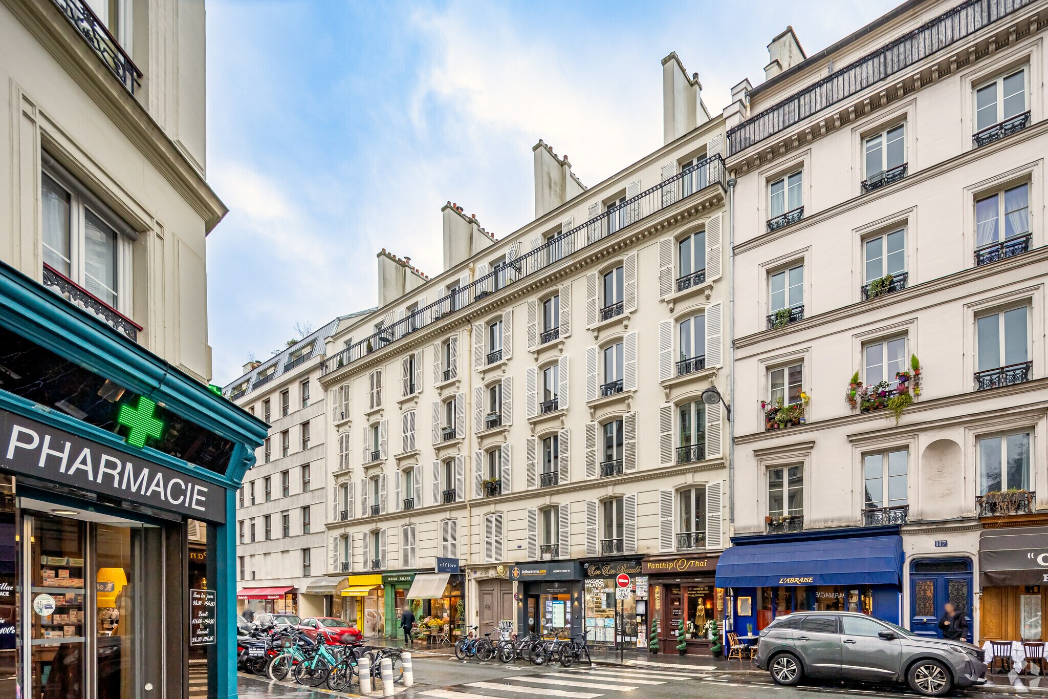  in Paris for sale Primary Photo- Image 1 of 1