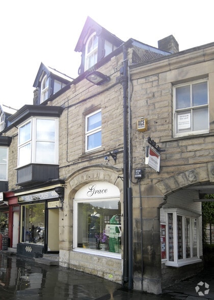 12 Crown Sq, Matlock for sale - Building Photo - Image 1 of 4