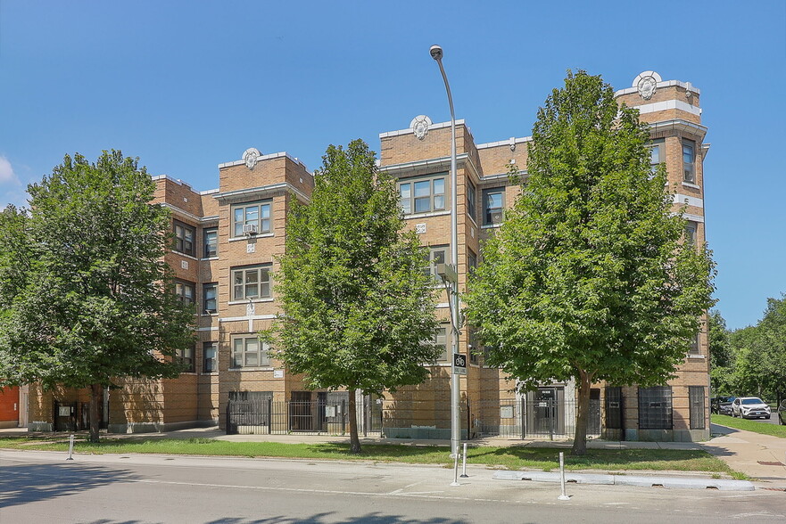 3100 W Douglas Blvd, Chicago, IL for sale - Building Photo - Image 1 of 9