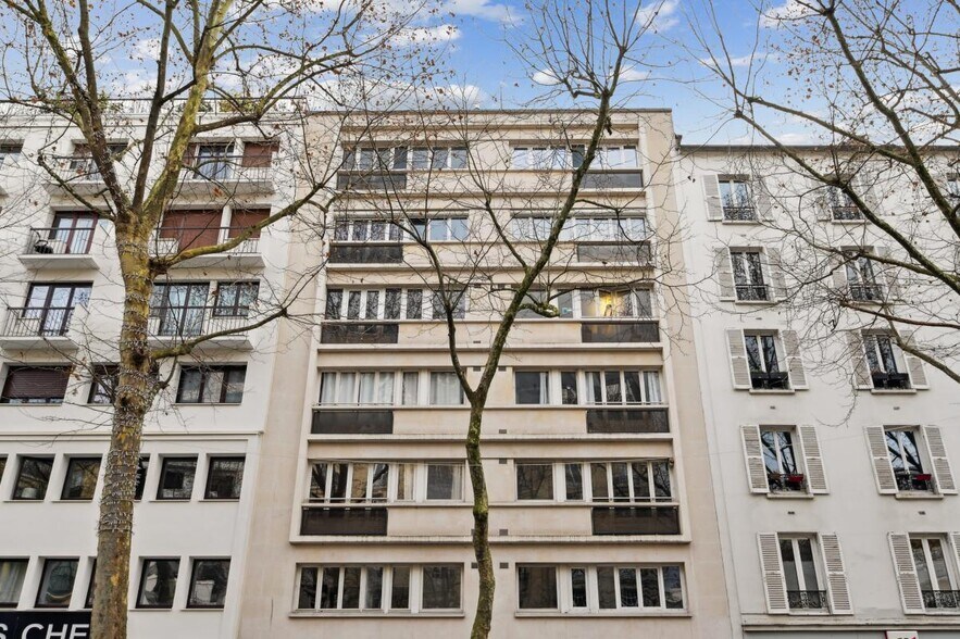 Office in Neuilly-sur-Seine for sale - Building Photo - Image 1 of 3