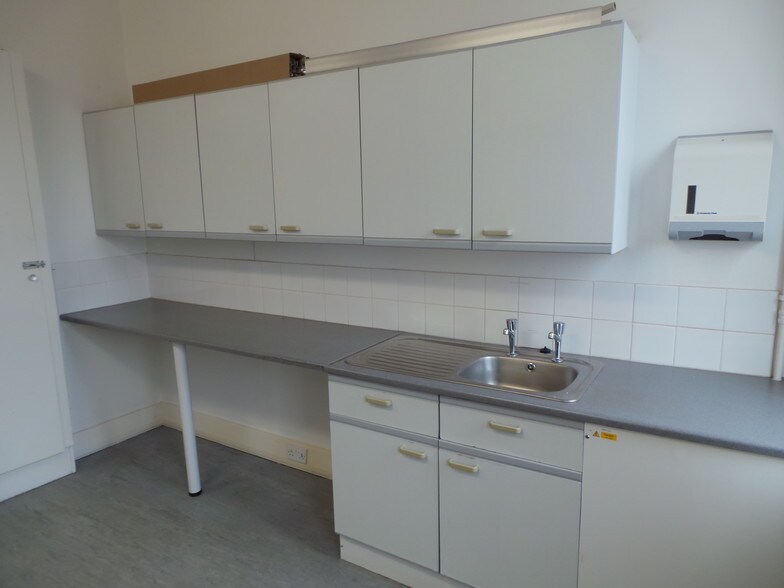 St Johns Sq, Perth to rent - Interior Photo - Image 2 of 8