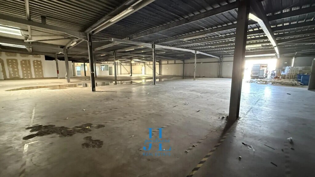 Location Entrepôt 1 200 m² - Photo 1
