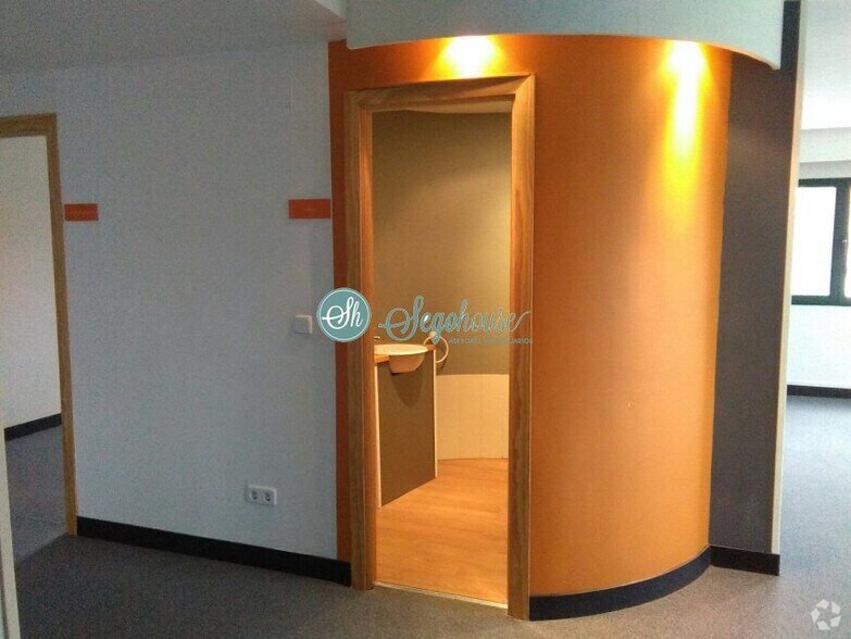 Office in La Lastrilla, Segovia to rent - Interior Photo - Image 1 of 1