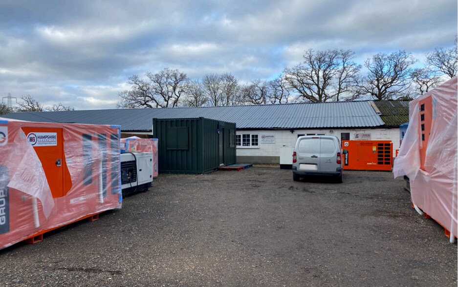 Swanmore Rd, Waltham Chase for sale - Building Photo - Image 2 of 2