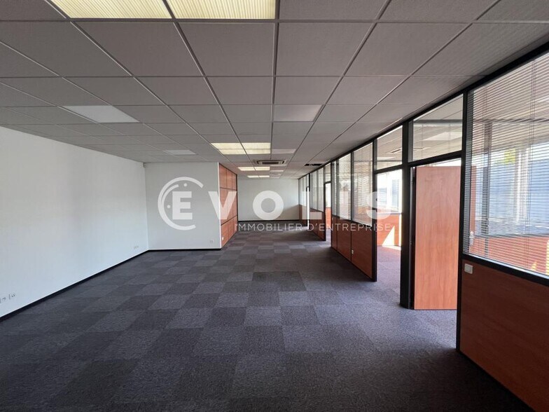 Light Industrial in Neuilly Sur Marne to rent - Interior Photo - Image 2 of 29