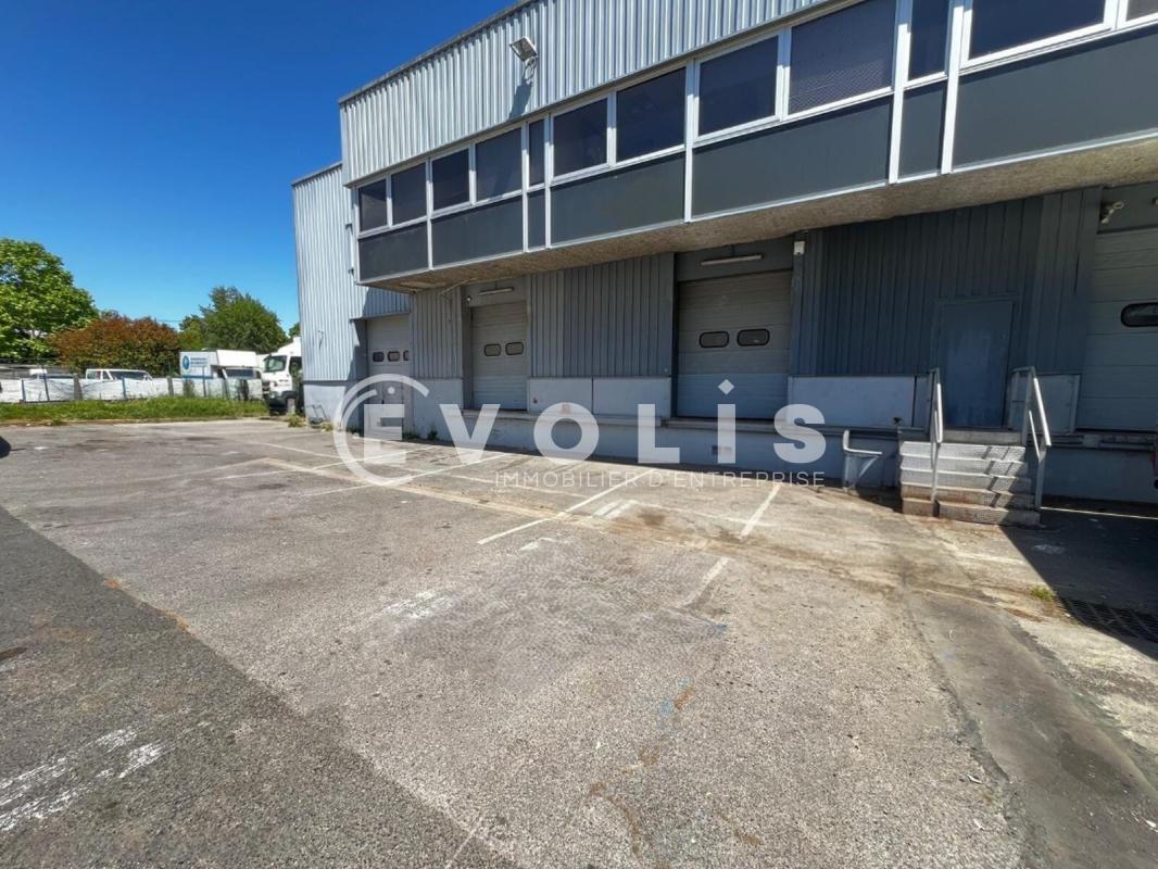 Light Industrial in Lisses to rent Building Photo- Image 1 of 16