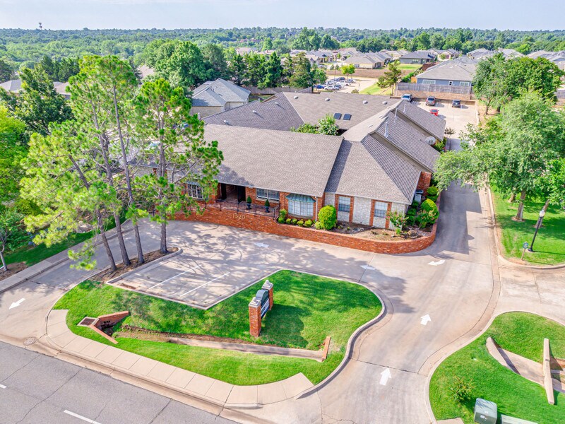 1320 E 9th St, Edmond, OK for sale Primary Photo- Image 1 of 1
