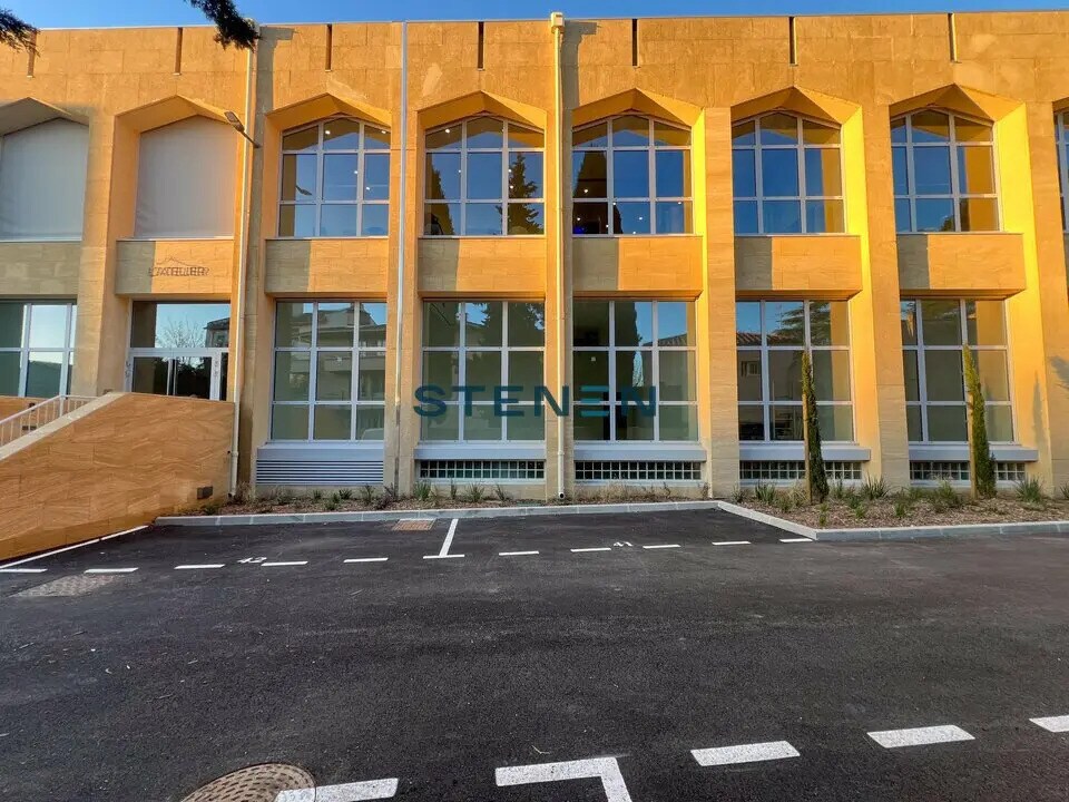Office in Aix-en-Provence to rent Building Photo- Image 1 of 7