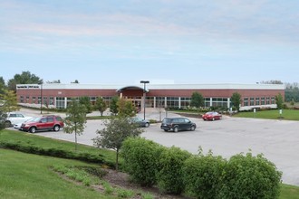 2550-2586 W Fabyan Pky, Batavia, IL for rent Building Photo- Image 1 of 10