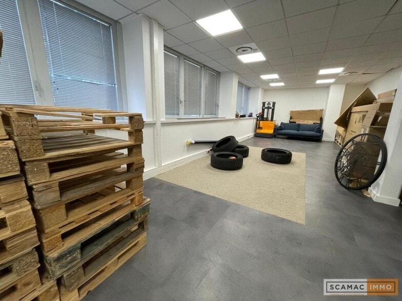 Industrial in Vélizy-Villacoublay to rent - Interior Photo - Image 2 of 9