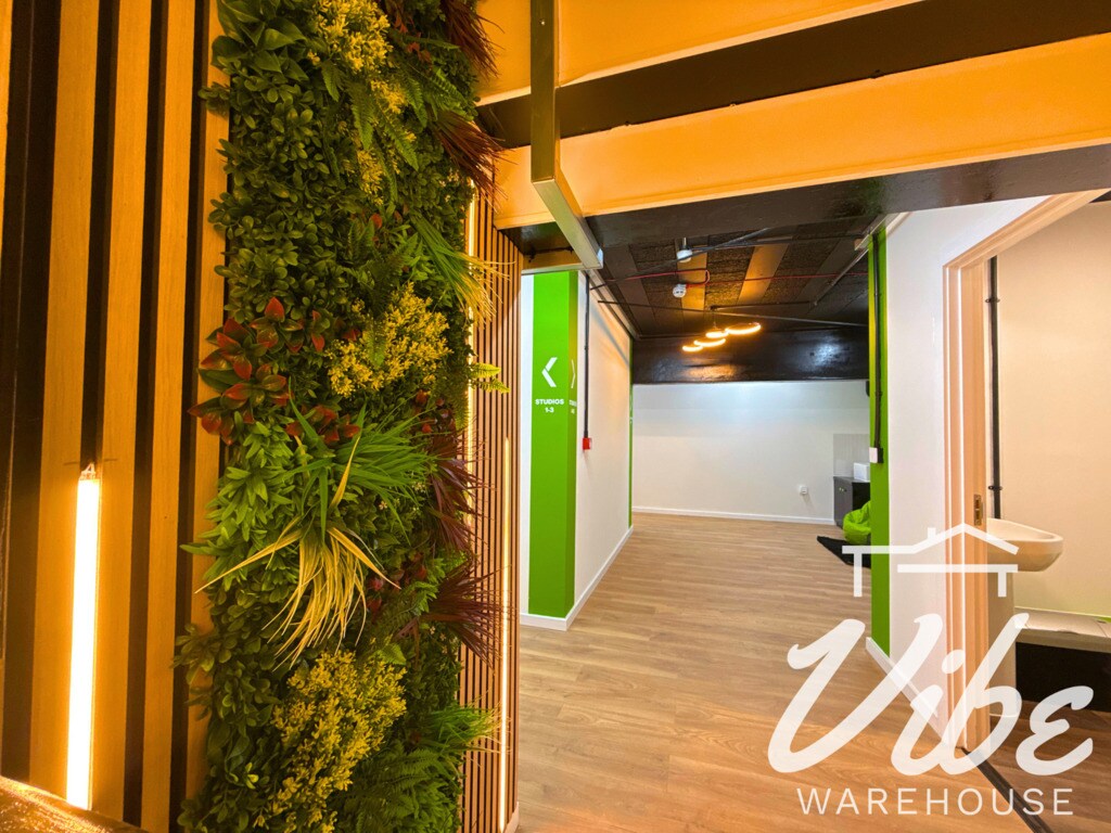 Theydon Rd, London for sale Interior Photo- Image 1 of 1