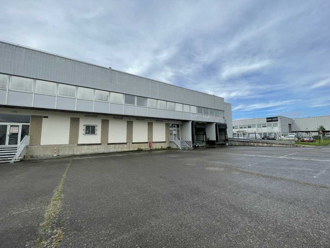 Light Industrial in Sucy-en-Brie to rent Building Photo- Image 1 of 19