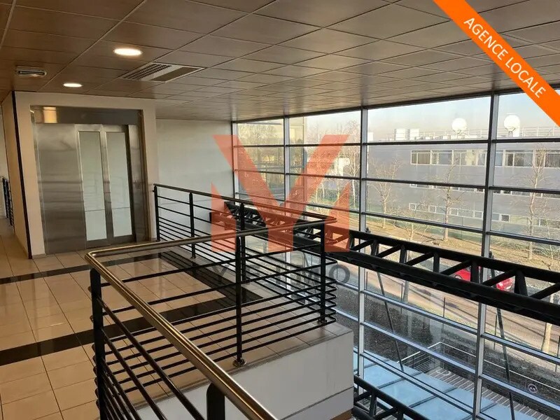 Office in Poissy to rent Interior Photo- Image 1 of 5