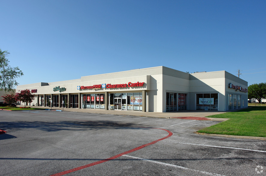 1330 N Town East Blvd, Mesquite, TX for rent - Primary Photo - Image 2 of 5