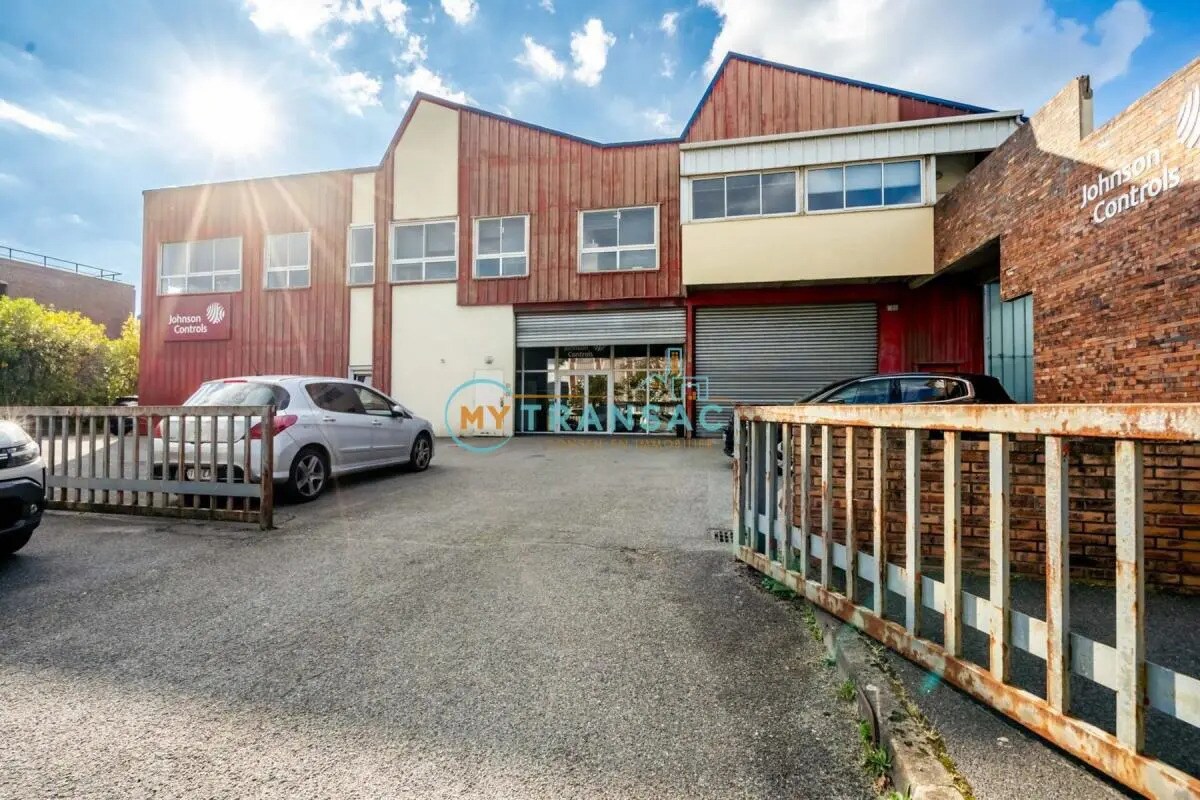 Light Industrial in Noisiel to rent Building Photo- Image 1 of 5