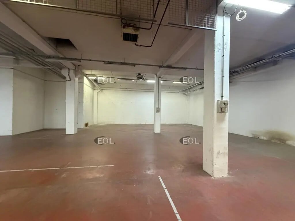 Location Local d'activités 589 m² - Photo 1