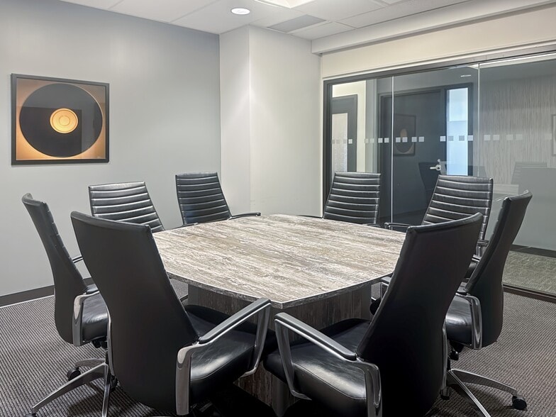 15300 Croydon Dr, Surrey, BC to rent - Interior Photo - Image 2 of 19