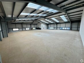 Oak Field Rd, Three Legged Cross to rent Interior Photo- Image 2 of 6