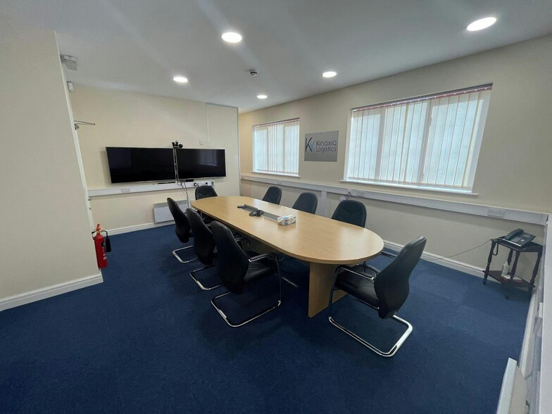 Adlington Park, Macclesfield to rent - Building Photo - Image 2 of 28