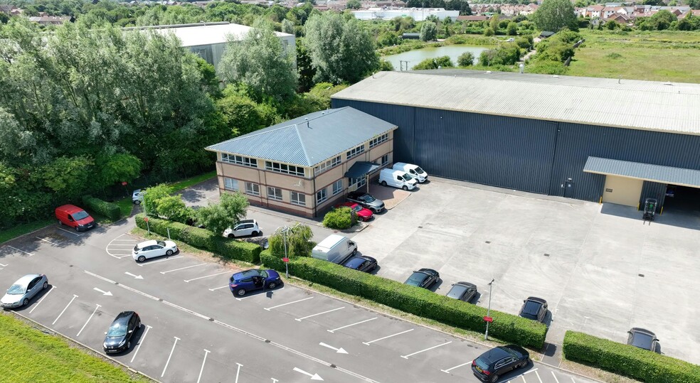 22 Bolton Close, Highbridge to rent - Building Photo - Image 3 of 13