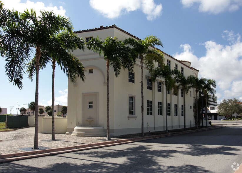 2901 Ponce de Leon Blvd, Coral Gables, FL for rent - Building Photo - Image 3 of 9