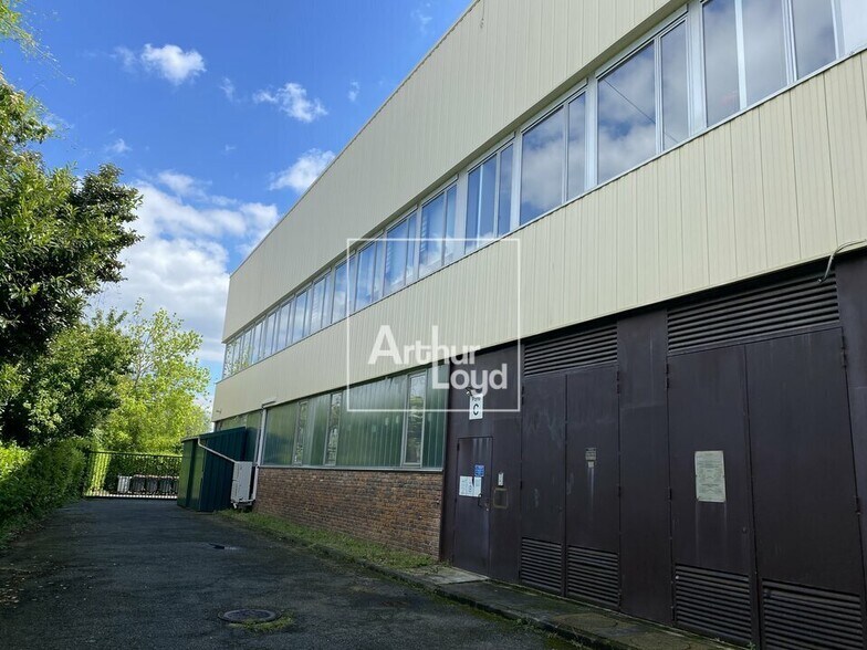 Light Industrial in Ris-Orangis to rent - Building Photo - Image 1 of 6