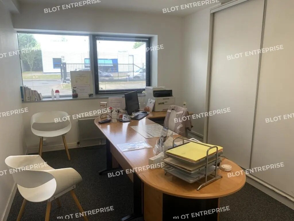 Office in Sainte-Luce-sur-Loire to rent Interior Photo- Image 1 of 7
