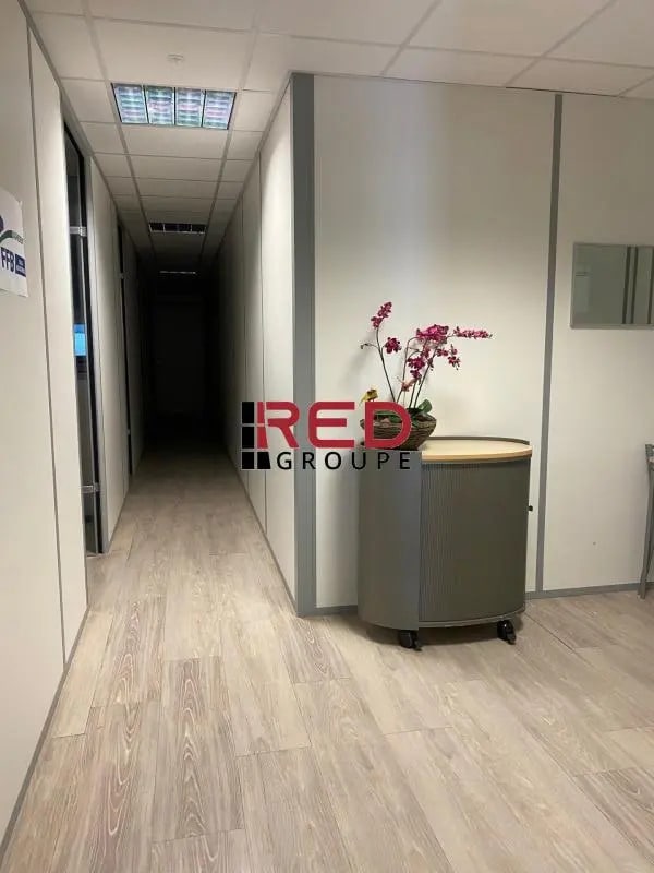 Location Bureaux 130 m² - Photo 1